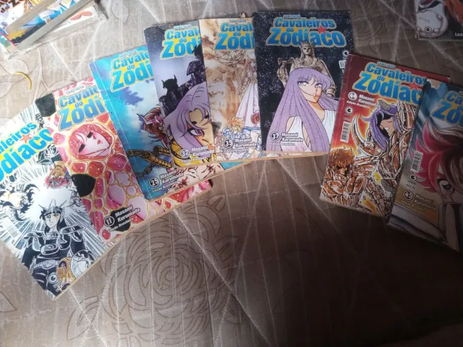 Mangá saint seiya cavaleiro do zodíaco cap(6;11;25;32;35;37;44;45) 25 e 32 danificados