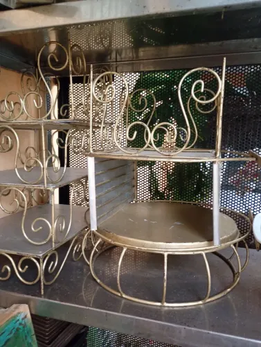Suporte metálico lindo ideal para festas, coffe break