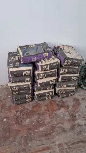Vendo 10 sacos de argamassa ac3