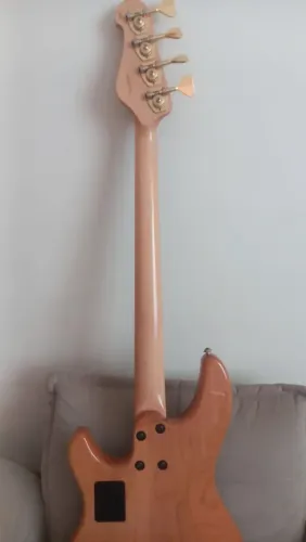 Vendo um baixo 4corda Yamaha bb1500a circuito jp 1.