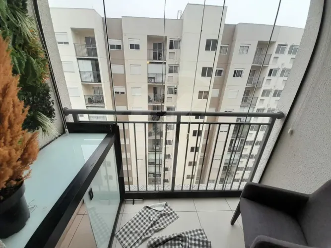 Apartamento com 02 dormitórios, sacada e 01 vaga de garagem na Vila Guilherme