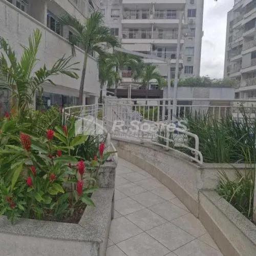 Cobertura com 127 m2 em Vila Valqueire, com 2 quartos sendo 1 suíte, - condomínio fechado.
