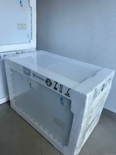 Freezer Electrolux Horizontal 400L Cycle Defrost Inverter Uma Porta 127V (HI440) novo<br>