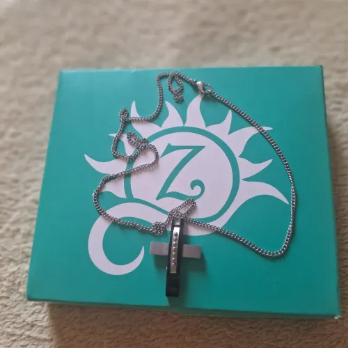 Corrente com pingente crucifixo e pulseira 