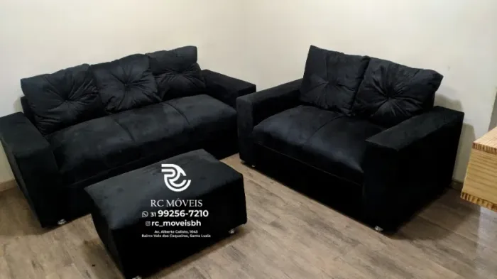 Sofá 2 e 3 assentos com Puff Material suede D33 Confortável Direto da Fábrica