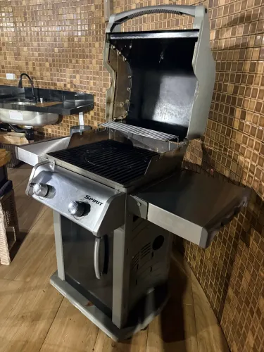 Super Churrasqueira Weber Spirit.