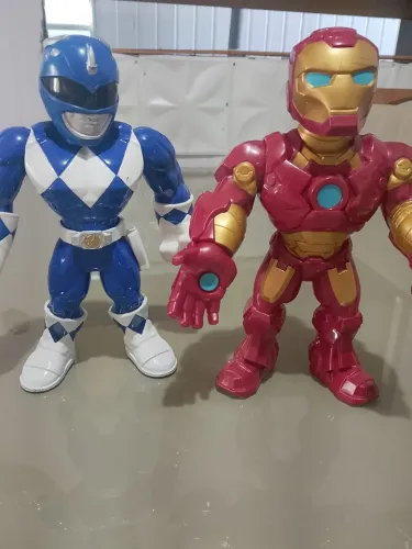 Vendo brinquedo menino os 4 por 100
