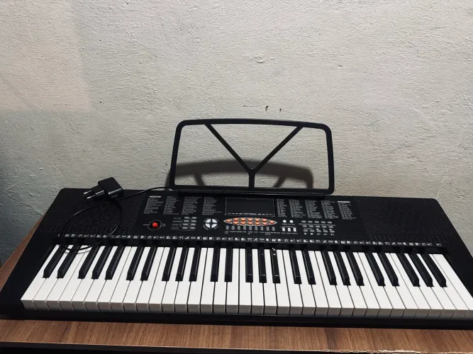VENDO TECLADO MÚSICAL 400 REAIS