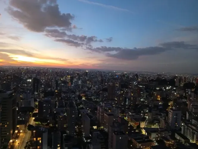 Apartamento no Cruzeiro, com vaga e piscina 