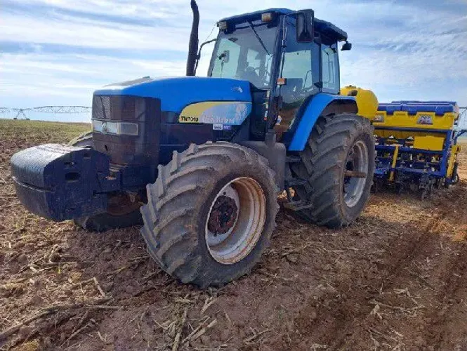 Trator New Holland TM7040 Semi PowerShift Pneu Radial 2011