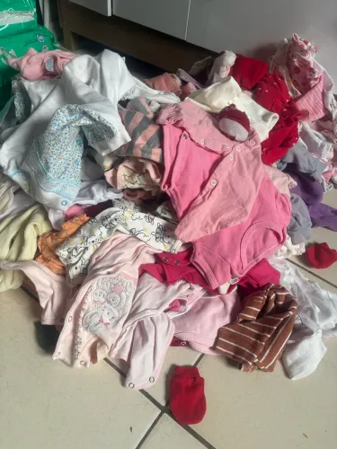 Lote de roupa de bebê menina