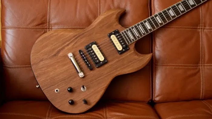 Guitarra montada SG Custom braço colado caps Sergio Rosar e varitone (SG191)