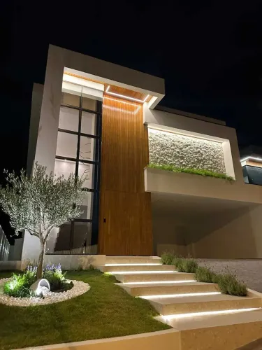 Casa com 3 dormitórios sendo 3 suítes e 4 vagas de garagem em São José/SC