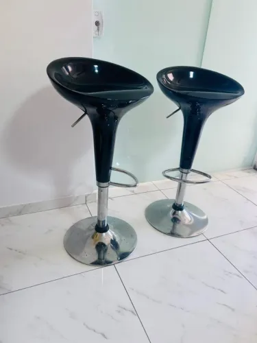 Banquetas em ótimo estado
