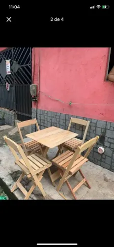 1 mesa com duas cadeiras, tenho 10 jogos