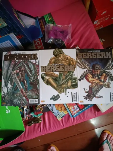 Lote 3 mangás Berserk