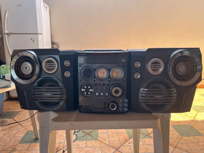 MiniSystem Philips M779 500W RMS com controle remoto