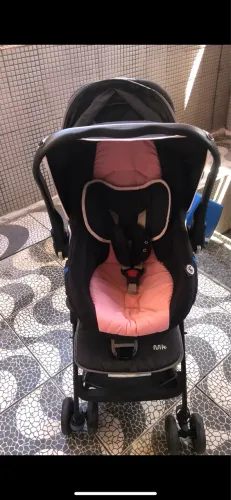 VENDO CARRINHO DE BEBÊ E BB CONFORTO 
