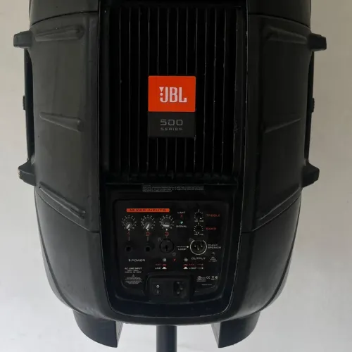 JBL 515XT - Caixa som ativa com pedestal Zellner