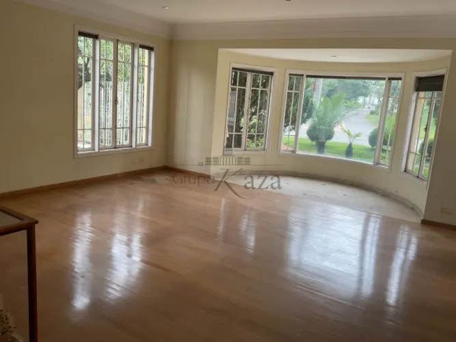 Casa em Condomínio - Tamboré 1 - 4 Suítes - 740m² + Campo de Futebol (2.000 m2)