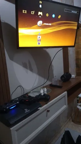 Vendo ps3 desbloqueado com 2 controles funcionando 1 de ps4 que funciona via bluetooth