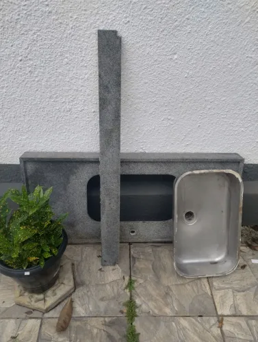 Pia de granito com cuba de inox