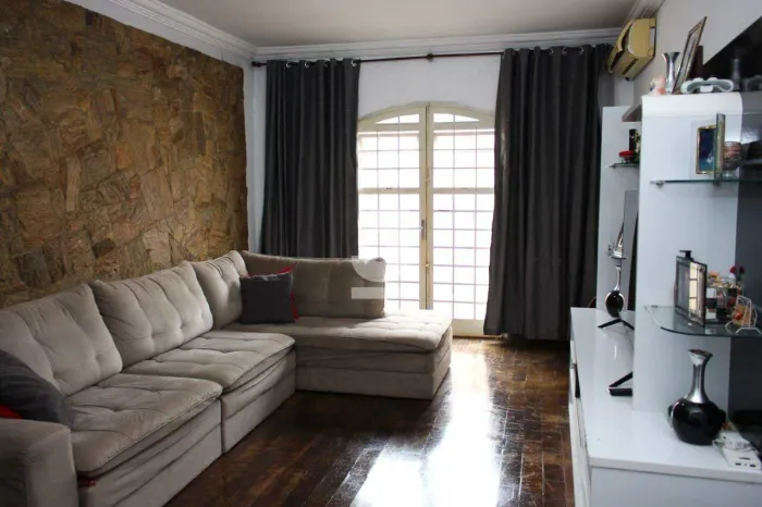 Casa à venda no bairro Santa Rita, com 290,43m², 2 suítes, 3 salas e piscina