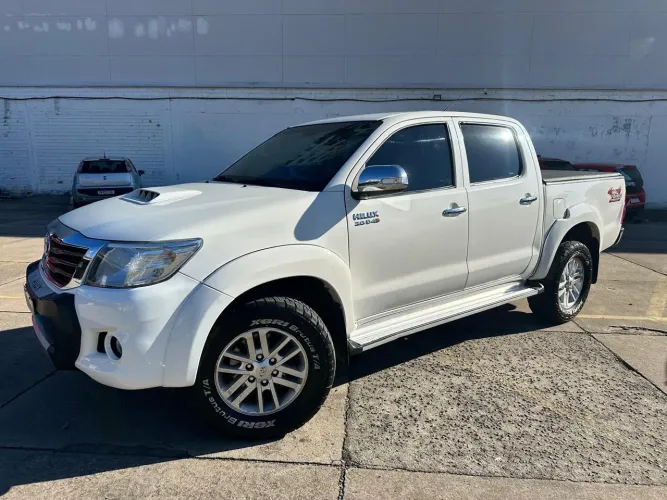 Toyota Hilux CD SRV D4-d 4X4 3.0 TDI Diesel AUT 2014