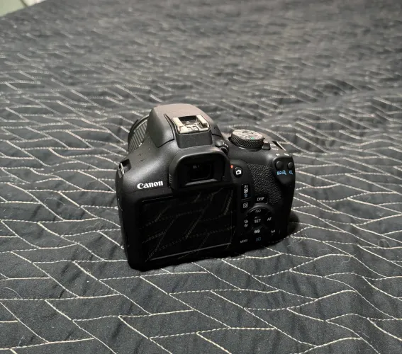 Cânon T7 + lente 18 55mm
