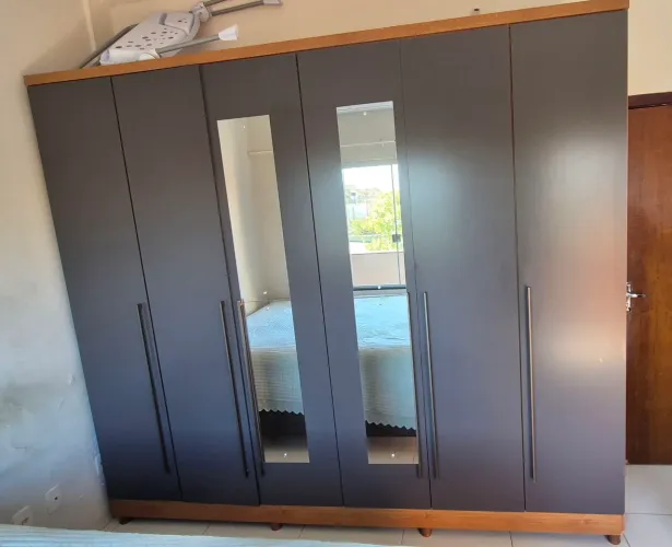 Vendo Guarda-roupa Casal 6 portas, 8 gavetas