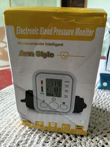 Vendo aparelhos:de pressão, Nebulizador, medidor de temperatura corporal estão todos novos