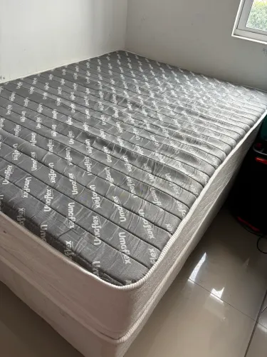 Cama casal semi nova!!!