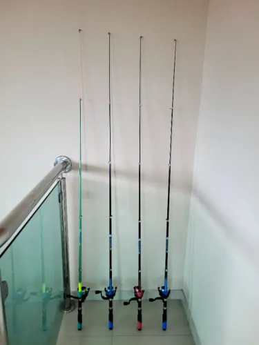 VARAS DE PESCA NOVAS , COMPLETA COM MOLINETE E LINHA!