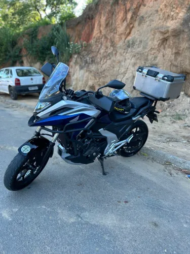 NC 750 azul
