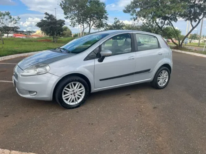 Fiat Punto Essence 1.8 Flex 16V 5P 2011