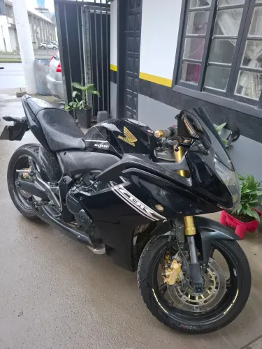Cbr 600f, muito integra, mecânica em perfeito estado,, pintura excelente , pneus seminov
