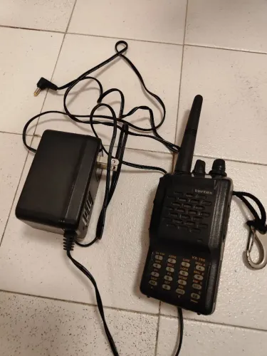 Rádio Comunicador Vertex Standard VX-150 VHF (Yaesu)