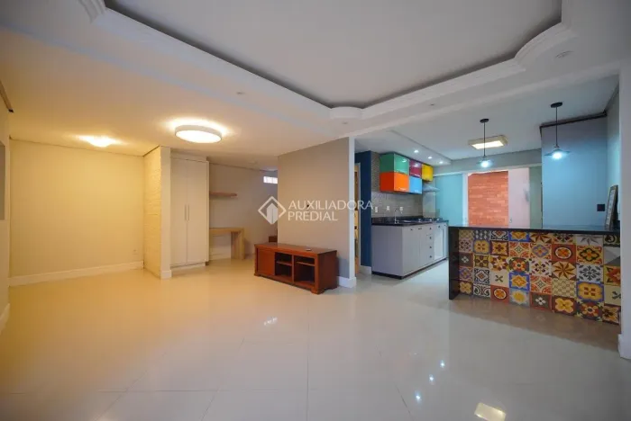 Auxiliadora Predial aluga casa em condomínio com espaço de 140 metros quadrados, ideal par