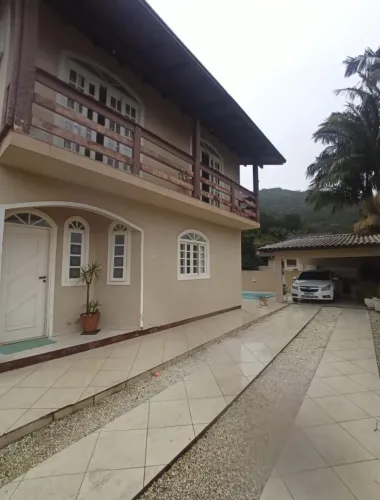 Alugo casa mobiliada com piscina direto com proprietário