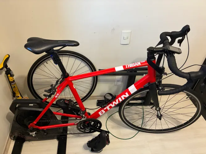 Bicicleta, rolo de bike, sapatilha