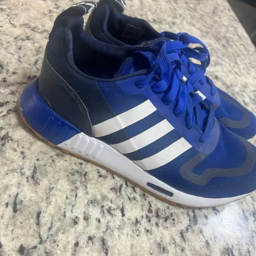 Tênis Adidas 39