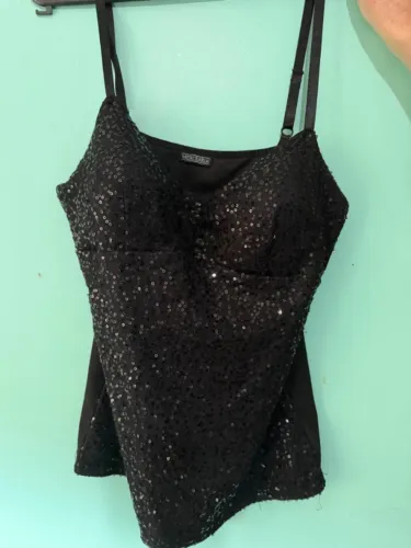 Blusa preta feminina brilhosa