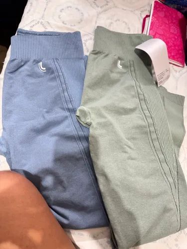 Vendo duas calça legues da lúpus