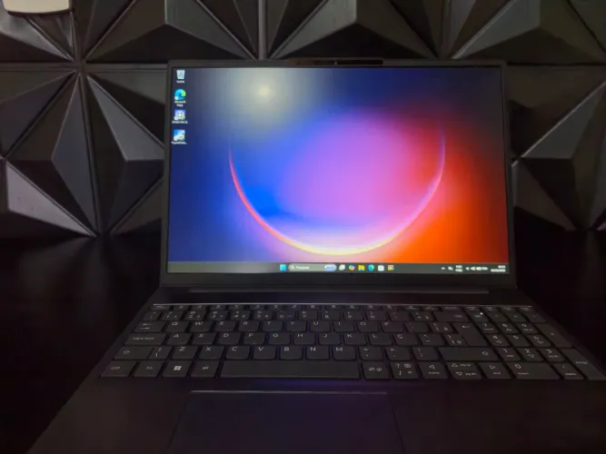 Notebook Lenovo Slim 3 i5-13420h 16gb ddr5 512gb nvme Windows 11 home<br>