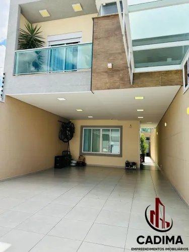 Casa com 4 suítes e piscina para venda na Penha!