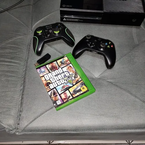 Xbox one 2 controles e pilhas recarregáveis 