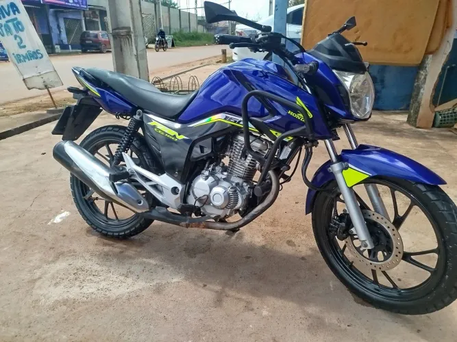 Vendo essa moto toda equipada e quitada, peneus novos moto ótima 