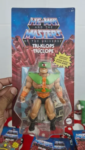 Motu Mestres do Universo Heman Triclops Retro