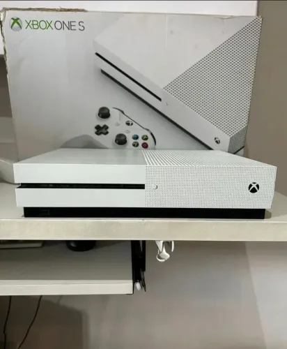 Xbox One S - HD 2TB Muito espaço 