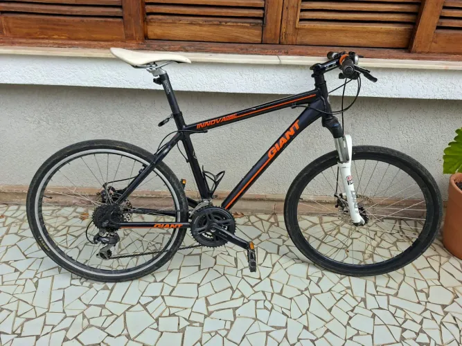 Bike Urbana Giant Innova Disc - Aro 26 - Quadro 19" (1,75m-1,83m) - Shimano Alivio